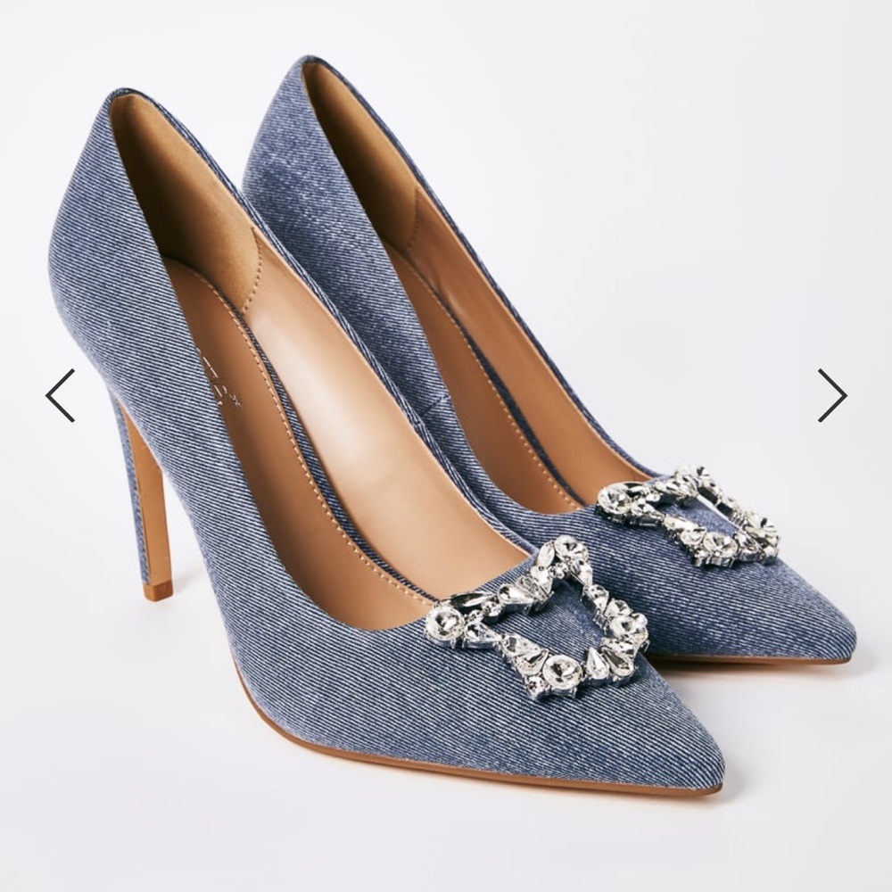 NWOB Shoe Dazzle Giselle Blue Denim Jeweled Pump Size 10